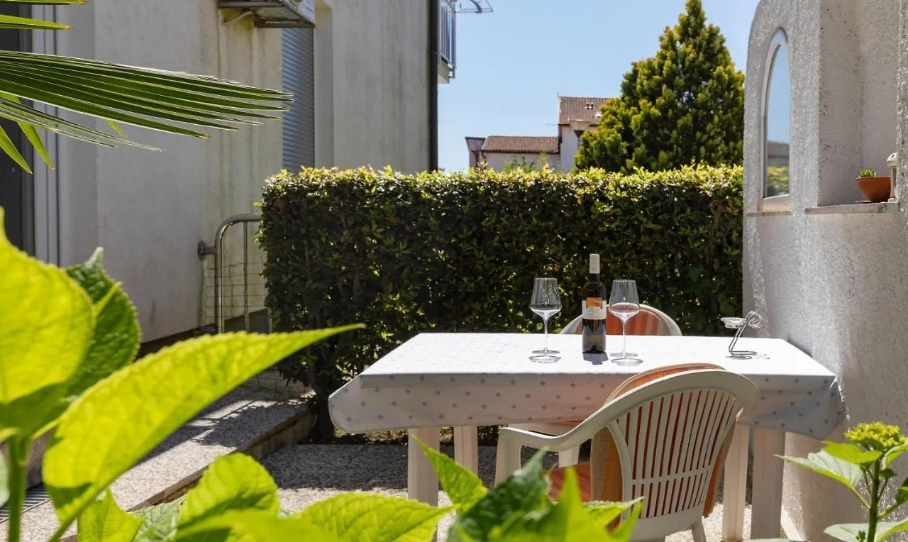 Cozy Apartment Fritz With Garage Rovinj
