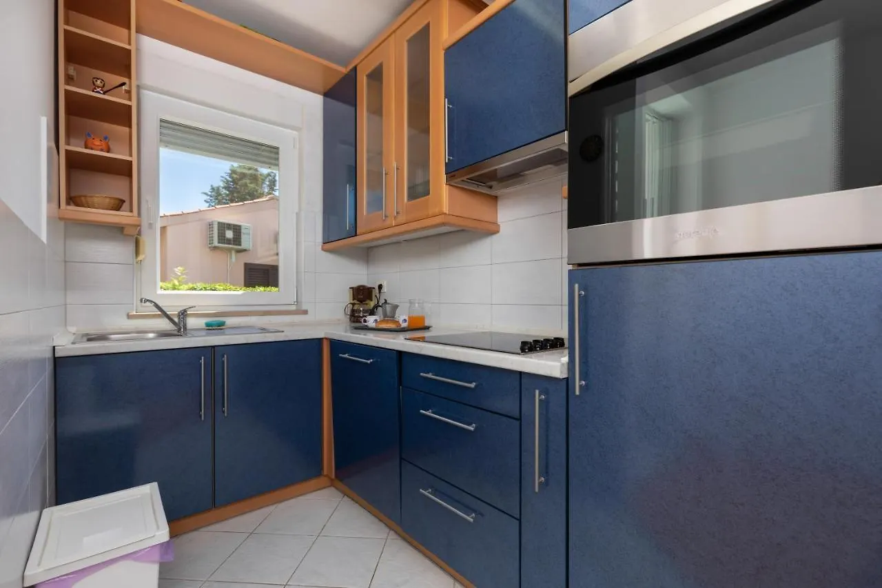 Cozy Apartment Fritz With Garage Rovinj